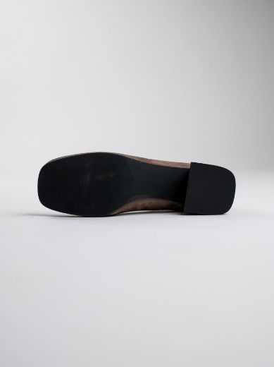 clara mocha-mousse