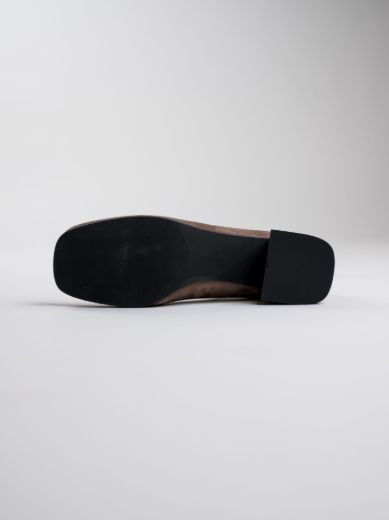 CLARA - MOCHA MOUSSE resmi