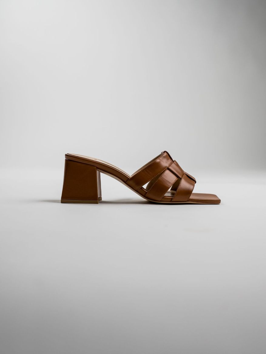 LEYLA - TOFFEE BROWN resmi