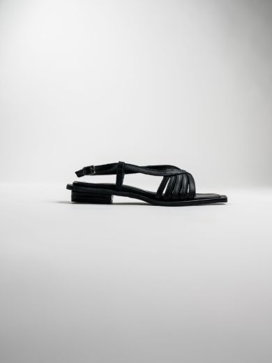 LIORA - STUDIO BLACK resmi