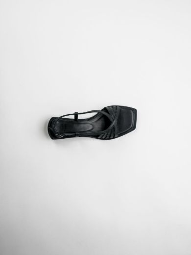 LIORA - STUDIO BLACK resmi
