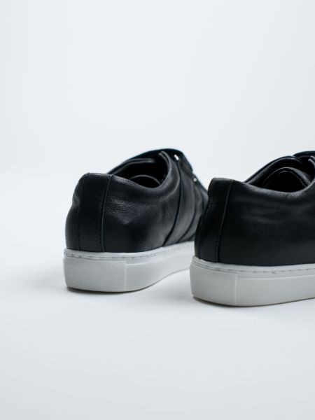 STRIDE - BLACK resmi